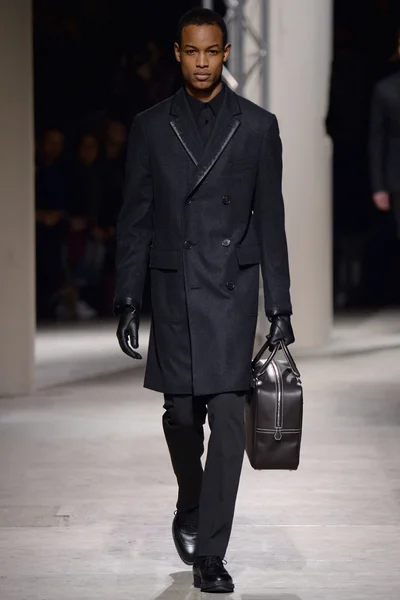 Look 10